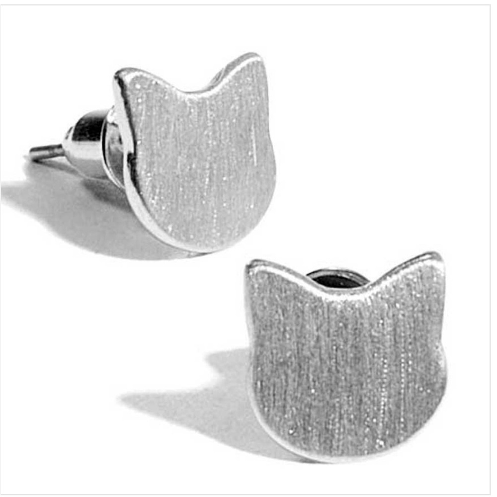 Silver plated cat shaped stud earrings from Cat Lady Box .8cm diamNIB NEVER WORN